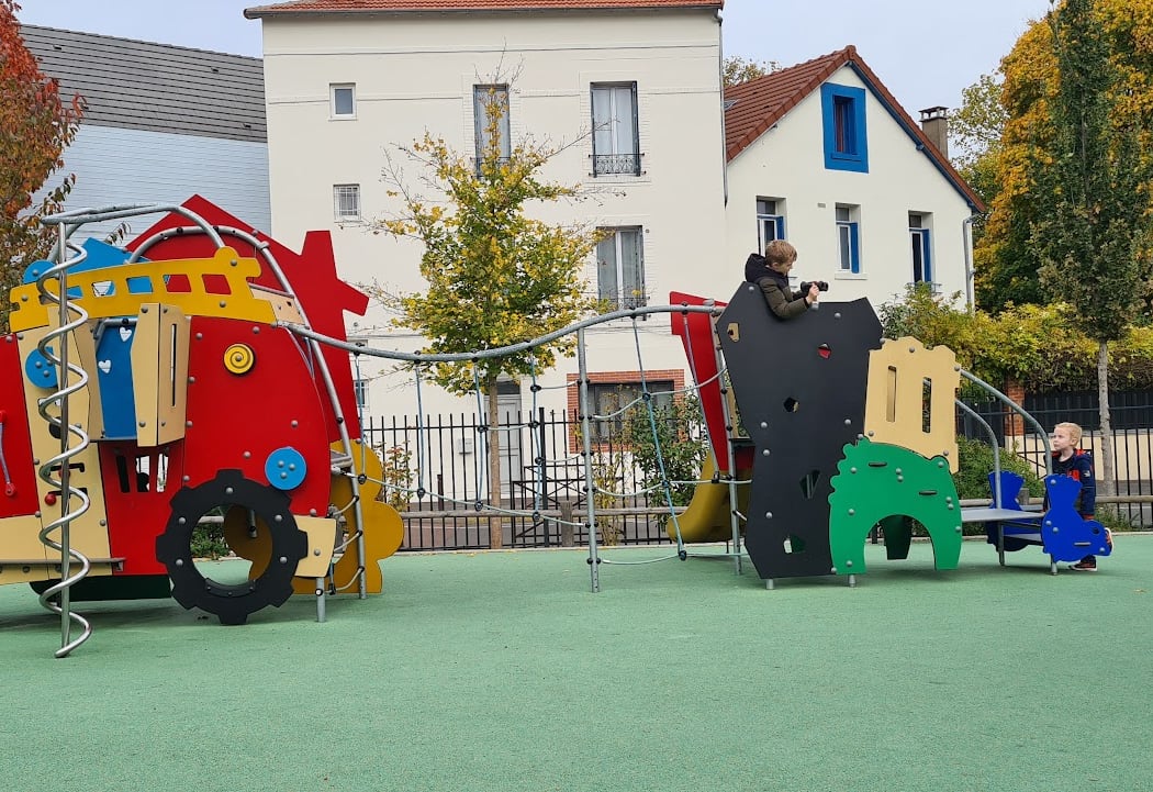 Aire de jeux - square Lech Walesa 1